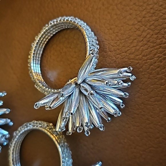 CYNTHIA ROWLEY Set of Four Starburst Holiday Beaded Napkin Rings - Picture 3 of 7